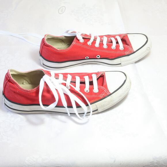 Converse Chuck Taylor All Star Low Tops – Red Men’s 7 / Women’s 9 - Picture 1 of 7